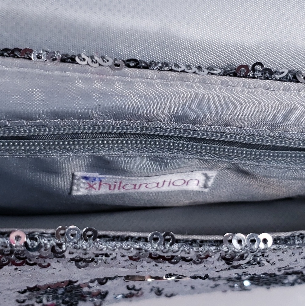 🍀Host Pick🍀Xhilaration Silver Sequined Clutch - Picture 5 of 7
